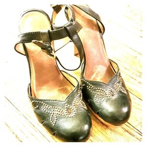 Micheal Kors black strapped heals